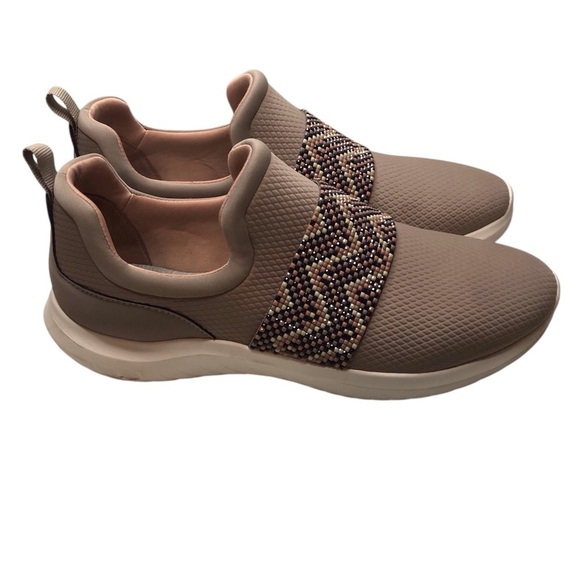 Clarks Cloudsteppers Women's Tan Slip-On Sneakers Beaded Front - Picture 1 of 5